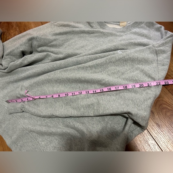 Levi’s Men’s Plus Size Grey Signature Red Tab Crewneck Sweater - Picture 5 of 10